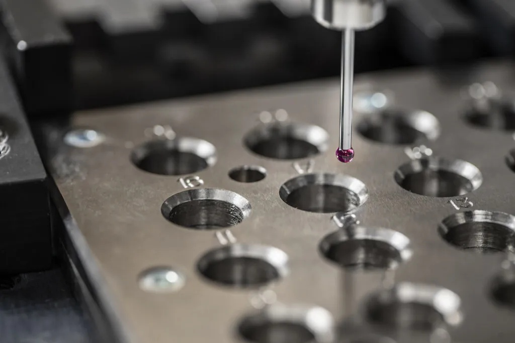 Hole-plate calibration artefact